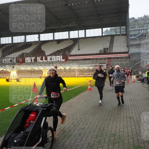 07.12.2025 - St. Pauli X-Mass-Run No. 15 Fabian Wolf http://msf.ph/oto/9394523 07.12.2025 10:25:38 Ziel 50, 129, 211, 404, 1069, 1631, 2029, 2680, 3742, 3779, 4162, 4164, 4202, 4372, 4373, 4501 meine-sportfotos.de