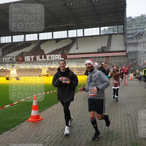 07.12.2025 - St. Pauli X-Mass-Run No. 15 Fabian Wolf http://msf.ph/oto/9394530 07.12.2025 10:25:39 Ziel 50, 129, 211, 369, 398, 404, 1069, 2104, 2680, 3742, 3779, 4162, 4164, 4202, 4372, 4373, 4501 meine-sportfotos.de