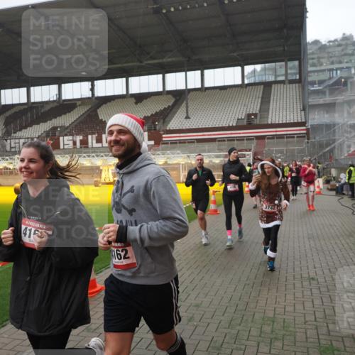 07.12.2025 - St. Pauli X-Mass-Run No. 15 Fabian Wolf http://msf.ph/oto/9394533 07.12.2025 10:25:40 Ziel 50, 129, 211, 369, 374, 387, 398, 404, 1069, 2104, 2680, 3742, 3779, 4162, 4164, 4202, 4372, 4373, 4501 meine-sportfotos.de