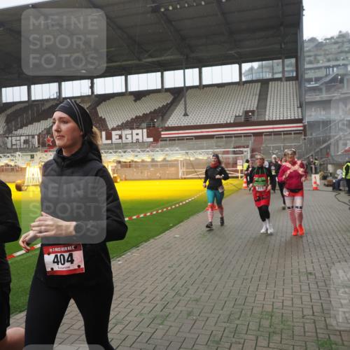 07.12.2025 - St. Pauli X-Mass-Run No. 15 Fabian Wolf http://msf.ph/oto/9394543 07.12.2025 10:25:42 Ziel 50, 129, 211, 369, 374, 387, 398, 404, 1069, 2041, 2104, 2106, 2149, 2191, 2215, 2680, 3742, 3779, 4162, 4164, 4202, 4372, 4373, 4501 meine-sportfotos.de