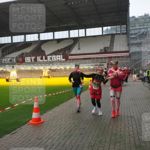 07.12.2025 - St. Pauli X-Mass-Run No. 15 Fabian Wolf http://msf.ph/oto/9394547 07.12.2025 10:25:43 Ziel 50, 129, 211, 369, 374, 387, 398, 404, 1069, 2041, 2104, 2106, 2149, 2191, 2215, 2680, 3742, 3779, 4162, 4164, 4202, 4372, 4373, 4501 meine-sportfotos.de