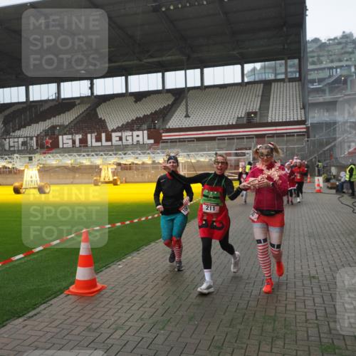 07.12.2025 - St. Pauli X-Mass-Run No. 15 Fabian Wolf http://msf.ph/oto/9394548 07.12.2025 10:25:43 Ziel 50, 129, 211, 369, 374, 387, 398, 404, 1069, 2041, 2104, 2106, 2149, 2191, 2215, 2680, 3742, 3779, 4162, 4164, 4202, 4372, 4373, 4501 meine-sportfotos.de