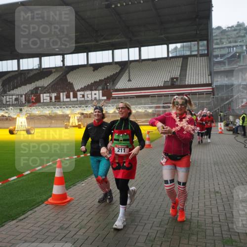 07.12.2025 - St. Pauli X-Mass-Run No. 15 Fabian Wolf http://msf.ph/oto/9394550 07.12.2025 10:25:43 Ziel 50, 129, 211, 369, 374, 387, 398, 404, 1069, 2041, 2104, 2106, 2149, 2191, 2215, 2680, 3742, 3779, 4162, 4164, 4202, 4372, 4373, 4501 meine-sportfotos.de