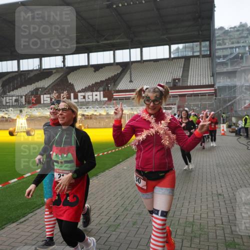 07.12.2025 - St. Pauli X-Mass-Run No. 15 Fabian Wolf http://msf.ph/oto/9394552 07.12.2025 10:25:44 Ziel 50, 129, 211, 369, 374, 387, 398, 404, 1069, 2041, 2104, 2106, 2149, 2191, 2215, 2680, 3742, 3779, 4162, 4164, 4202, 4372, 4373, 4501 meine-sportfotos.de