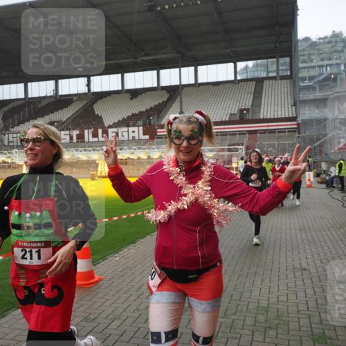07.12.2025 - St. Pauli X-Mass-Run No. 15 Fabian Wolf http://msf.ph/oto/9394553 07.12.2025 10:25:44 Ziel 50, 129, 211, 369, 374, 387, 398, 404, 1069, 2041, 2104, 2106, 2149, 2191, 2215, 2680, 3742, 3779, 4162, 4164, 4202, 4372, 4373, 4501 meine-sportfotos.de