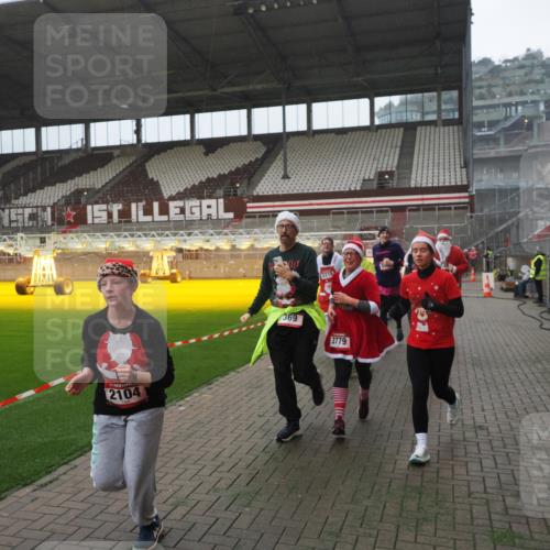 07.12.2025 - St. Pauli X-Mass-Run No. 15 Fabian Wolf http://msf.ph/oto/9394563 07.12.2025 10:25:47 Ziel 50, 129, 211, 369, 374, 387, 398, 404, 1069, 1227, 1538, 1586, 2041, 2104, 2106, 2149, 2191, 2215, 2896, 3742, 3779, 3910, 3918, 4162, 4164, 4202, 4300, 4301, 4372, 4373, 4501 meine-sportfotos.de