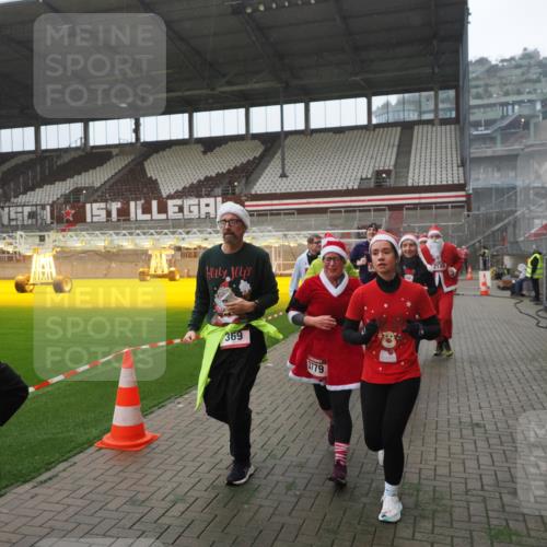 07.12.2025 - St. Pauli X-Mass-Run No. 15 Fabian Wolf http://msf.ph/oto/9394565 07.12.2025 10:25:47 Ziel 50, 129, 211, 369, 374, 387, 398, 404, 1069, 1227, 1538, 1586, 2041, 2104, 2106, 2149, 2191, 2215, 2896, 3742, 3779, 3910, 3918, 4162, 4164, 4202, 4300, 4301, 4372, 4373, 4501 meine-sportfotos.de