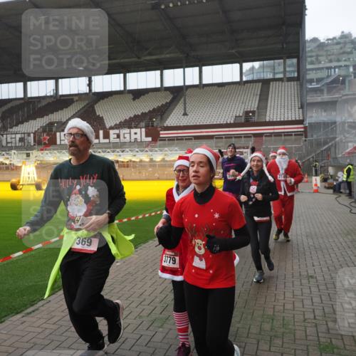 07.12.2025 - St. Pauli X-Mass-Run No. 15 Fabian Wolf http://msf.ph/oto/9394567 07.12.2025 10:25:48 Ziel 50, 129, 211, 369, 374, 387, 398, 404, 1069, 1227, 1538, 1581, 1586, 2041, 2104, 2106, 2149, 2191, 2215, 2896, 3742, 3779, 3910, 3918, 4162, 4164, 4202, 4300, 4301, 4501 meine-sportfotos.de