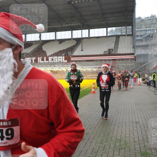 07.12.2025 - St. Pauli X-Mass-Run No. 15 Fabian Wolf http://msf.ph/oto/9394579 07.12.2025 10:25:50 Ziel 50, 129, 211, 369, 374, 387, 398, 404, 1069, 1227, 1538, 1581, 1586, 2041, 2104, 2106, 2149, 2191, 2215, 2896, 3742, 3779, 3910, 3918, 4162, 4164, 4300, 4301, 4501, 4775, 4782 meine-sportfotos.de