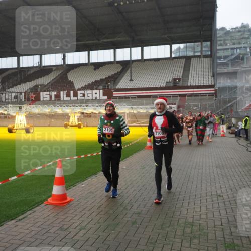 07.12.2025 - St. Pauli X-Mass-Run No. 15 Fabian Wolf http://msf.ph/oto/9394580 07.12.2025 10:25:50 Ziel 50, 129, 211, 369, 374, 387, 398, 404, 1069, 1227, 1538, 1581, 1586, 2041, 2104, 2106, 2149, 2191, 2215, 2896, 3742, 3779, 3910, 3918, 4162, 4164, 4300, 4301, 4501, 4775, 4782 meine-sportfotos.de