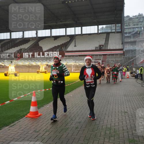 07.12.2025 - St. Pauli X-Mass-Run No. 15 Fabian Wolf http://msf.ph/oto/9394581 07.12.2025 10:25:50 Ziel 50, 129, 211, 369, 374, 387, 398, 404, 1069, 1227, 1538, 1581, 1586, 2041, 2104, 2106, 2149, 2191, 2215, 2896, 3742, 3779, 3910, 3918, 4162, 4164, 4300, 4301, 4501, 4775, 4782 meine-sportfotos.de