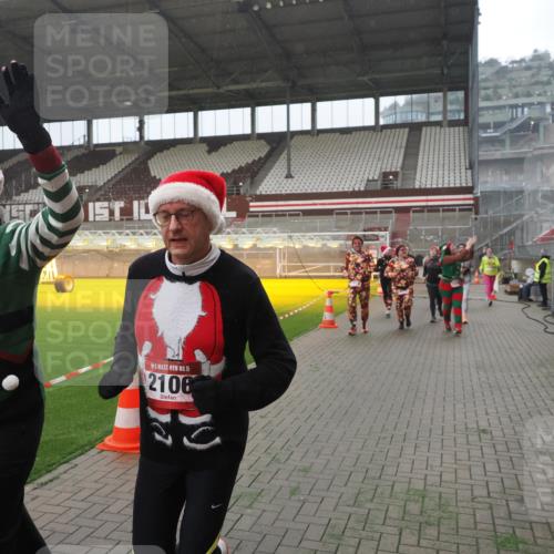 07.12.2025 - St. Pauli X-Mass-Run No. 15 Fabian Wolf http://msf.ph/oto/9394586 07.12.2025 10:25:51 Ziel 50, 129, 211, 369, 374, 387, 398, 404, 1069, 1227, 1538, 1561, 1581, 1586, 2041, 2104, 2106, 2149, 2191, 2215, 2896, 3742, 3779, 3805, 3910, 3918, 4300, 4301, 4501, 4775, 4782 meine-sportfotos.de
