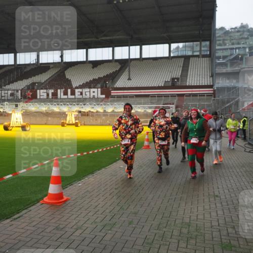07.12.2025 - St. Pauli X-Mass-Run No. 15 Fabian Wolf http://msf.ph/oto/9394590 07.12.2025 10:25:53 Ziel 50, 129, 211, 369, 374, 387, 398, 404, 422, 1069, 1227, 1538, 1561, 1581, 1586, 2041, 2104, 2106, 2149, 2191, 2215, 2896, 3779, 3805, 3910, 3918, 4300, 4301, 4501, 4775, 4782 meine-sportfotos.de