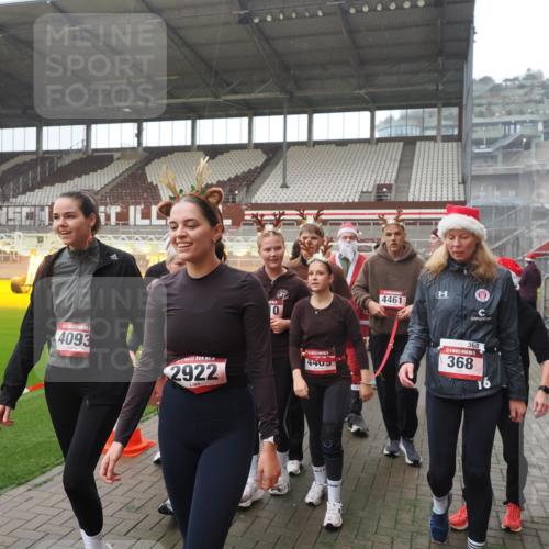 07.12.2025 - St. Pauli X-Mass-Run No. 15 Fabian Wolf http://msf.ph/oto/9394670 07.12.2025 10:26:26 Ziel 23, 28, 368, 1396, 1638, 1639, 2068, 2518, 2648, 2649, 2922, 3698, 3699, 4093, 4448, 4460, 4461, 4469, 4481, 4506, 4512, 4529, 4532, 4699, 4703, 4709, 5010 meine-sportfotos.de
