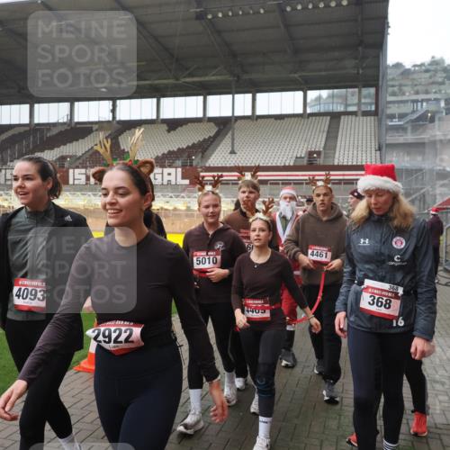 07.12.2025 - St. Pauli X-Mass-Run No. 15 Fabian Wolf http://msf.ph/oto/9394671 07.12.2025 10:26:26 Ziel 23, 28, 368, 1396, 1638, 1639, 2068, 2518, 2648, 2649, 2922, 3698, 3699, 4093, 4448, 4460, 4461, 4469, 4481, 4506, 4512, 4529, 4532, 4699, 4703, 4709, 5010 meine-sportfotos.de
