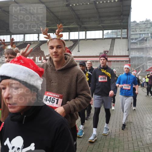 07.12.2025 - St. Pauli X-Mass-Run No. 15 Fabian Wolf http://msf.ph/oto/9394683 07.12.2025 10:26:28 Ziel 23, 28, 368, 1396, 1638, 1639, 2068, 2518, 2648, 2649, 2922, 3698, 3699, 4093, 4448, 4460, 4461, 4469, 4481, 4506, 4512, 4529, 4532, 4699, 4703, 4709, 5010 meine-sportfotos.de