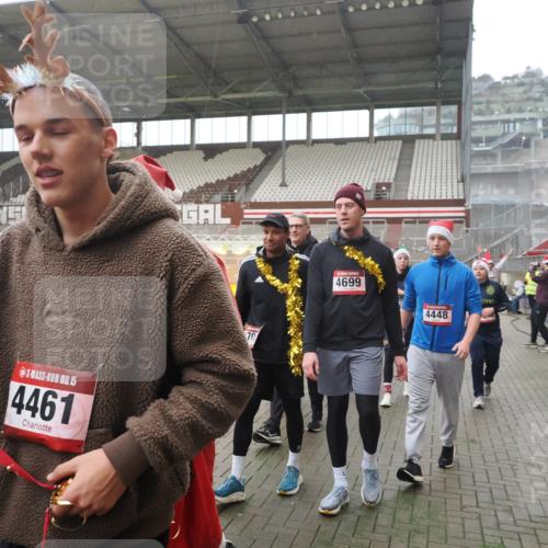 07.12.2025 - St. Pauli X-Mass-Run No. 15 Fabian Wolf http://msf.ph/oto/9394685 07.12.2025 10:26:29 Ziel 23, 28, 368, 1396, 1638, 1639, 2068, 2518, 2648, 2649, 2922, 3698, 3699, 4093, 4448, 4460, 4461, 4469, 4481, 4506, 4512, 4529, 4532, 4699, 4703, 4709, 5010 meine-sportfotos.de