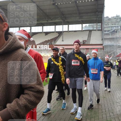 07.12.2025 - St. Pauli X-Mass-Run No. 15 Fabian Wolf http://msf.ph/oto/9394686 07.12.2025 10:26:29 Ziel 23, 28, 368, 1396, 1638, 1639, 2068, 2518, 2648, 2649, 2922, 3698, 3699, 4093, 4448, 4460, 4461, 4469, 4481, 4506, 4512, 4529, 4532, 4699, 4703, 4709, 5010 meine-sportfotos.de