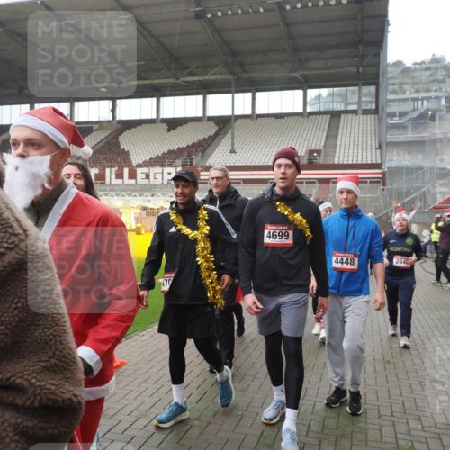 07.12.2025 - St. Pauli X-Mass-Run No. 15 Fabian Wolf http://msf.ph/oto/9394687 07.12.2025 10:26:29 Ziel 23, 28, 368, 1396, 1638, 1639, 2068, 2518, 2648, 2649, 2922, 3698, 3699, 4093, 4448, 4460, 4461, 4469, 4481, 4506, 4512, 4529, 4532, 4699, 4703, 4709, 5010 meine-sportfotos.de