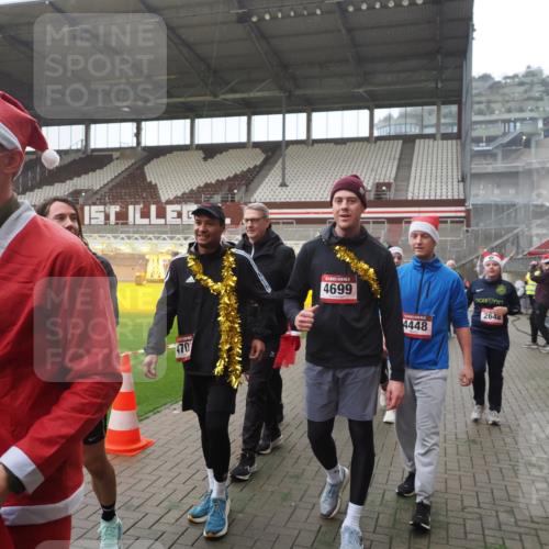 07.12.2025 - St. Pauli X-Mass-Run No. 15 Fabian Wolf http://msf.ph/oto/9394688 07.12.2025 10:26:29 Ziel 23, 28, 368, 1396, 1638, 1639, 2068, 2518, 2648, 2649, 2922, 3698, 3699, 4093, 4448, 4460, 4461, 4469, 4481, 4506, 4512, 4529, 4532, 4699, 4703, 4709, 5010 meine-sportfotos.de