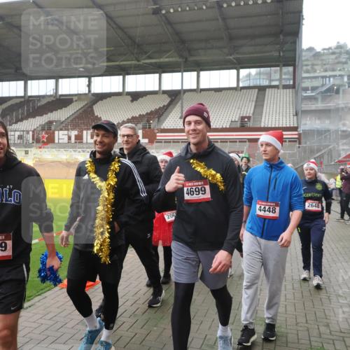 07.12.2025 - St. Pauli X-Mass-Run No. 15 Fabian Wolf http://msf.ph/oto/9394691 07.12.2025 10:26:30 Ziel 23, 28, 368, 1396, 1638, 1639, 2068, 2518, 2648, 2649, 2922, 3698, 3699, 4093, 4448, 4460, 4461, 4469, 4481, 4506, 4512, 4529, 4532, 4699, 4703, 4709, 5010 meine-sportfotos.de