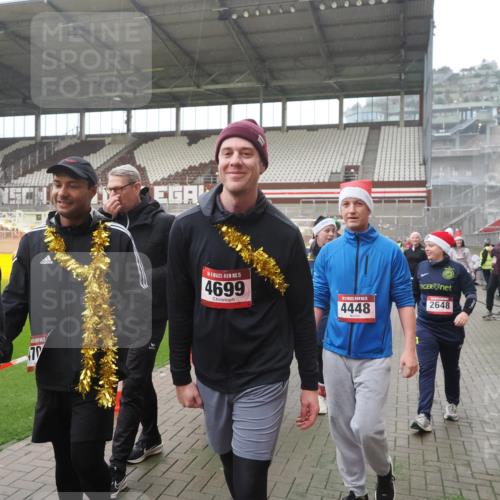 07.12.2025 - St. Pauli X-Mass-Run No. 15 Fabian Wolf http://msf.ph/oto/9394694 07.12.2025 10:26:31 Ziel 23, 28, 368, 1396, 1638, 1639, 2068, 2518, 2648, 2649, 2922, 3698, 3699, 4093, 4448, 4460, 4461, 4469, 4481, 4506, 4512, 4529, 4532, 4699, 4703, 4709, 5010 meine-sportfotos.de