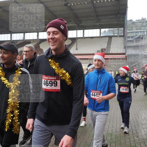 07.12.2025 - St. Pauli X-Mass-Run No. 15 Fabian Wolf http://msf.ph/oto/9394696 07.12.2025 10:26:31 Ziel 23, 28, 368, 1396, 1638, 1639, 2068, 2518, 2648, 2649, 2922, 3698, 3699, 4093, 4448, 4460, 4461, 4469, 4481, 4506, 4512, 4529, 4532, 4699, 4703, 4709, 5010 meine-sportfotos.de