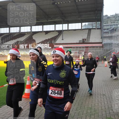 07.12.2025 - St. Pauli X-Mass-Run No. 15 Fabian Wolf http://msf.ph/oto/9394707 07.12.2025 10:26:33 Ziel 23, 28, 368, 1396, 1638, 1639, 2068, 2518, 2648, 2649, 2922, 3698, 3792, 4093, 4448, 4460, 4461, 4469, 4481, 4506, 4512, 4529, 4532, 4699, 4703, 4709, 5010 meine-sportfotos.de
