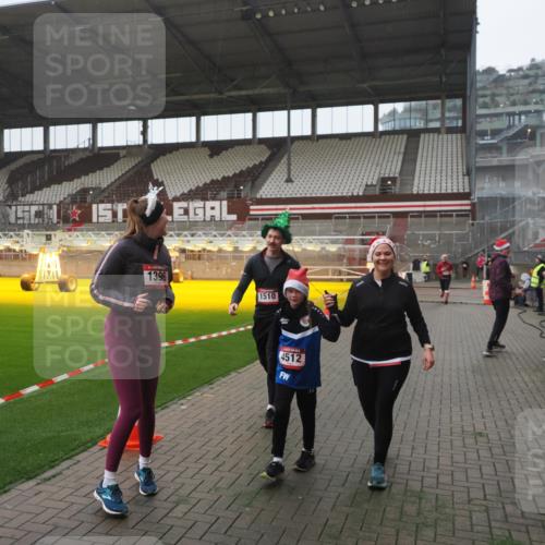 07.12.2025 - St. Pauli X-Mass-Run No. 15 Fabian Wolf http://msf.ph/oto/9394711 07.12.2025 10:26:35 Ziel 28, 1396, 1638, 2068, 2518, 2648, 2649, 3792, 4448, 4460, 4461, 4469, 4481, 4506, 4512, 4529, 4532, 4699, 4703, 4709, 5010 meine-sportfotos.de