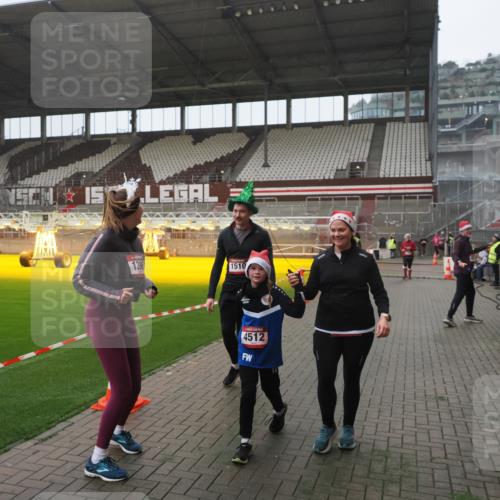 07.12.2025 - St. Pauli X-Mass-Run No. 15 Fabian Wolf http://msf.ph/oto/9394712 07.12.2025 10:26:35 Ziel 28, 1396, 1638, 2068, 2518, 2648, 2649, 3792, 4448, 4460, 4461, 4469, 4481, 4506, 4512, 4529, 4532, 4699, 4703, 4709, 5010 meine-sportfotos.de