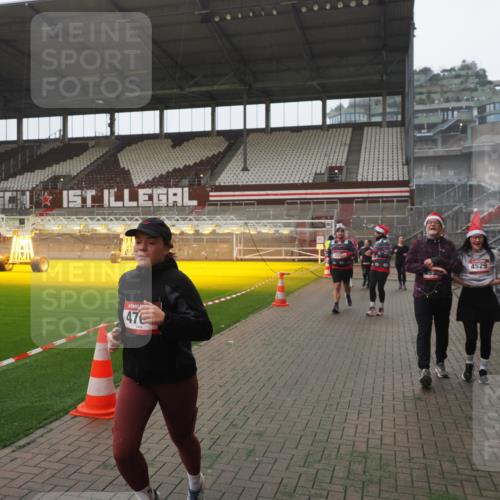 07.12.2025 - St. Pauli X-Mass-Run No. 15 Fabian Wolf http://msf.ph/oto/9394748 07.12.2025 10:26:45 Ziel 3771, 3787, 3792, 3828, 4185, 4384, 4506, 4512, 4705 meine-sportfotos.de