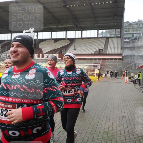 07.12.2025 - St. Pauli X-Mass-Run No. 15 Fabian Wolf http://msf.ph/oto/9394772 07.12.2025 10:26:52 Ziel 3771, 3787, 3792, 3828, 4185, 4384, 4705 meine-sportfotos.de