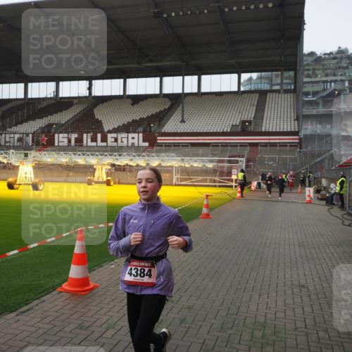 07.12.2025 - St. Pauli X-Mass-Run No. 15 Fabian Wolf http://msf.ph/oto/9394778 07.12.2025 10:26:54 Ziel 159, 3771, 3787, 3828, 4185, 4384, 4705 meine-sportfotos.de