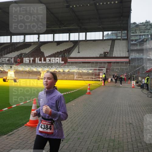 07.12.2025 - St. Pauli X-Mass-Run No. 15 Fabian Wolf http://msf.ph/oto/9394779 07.12.2025 10:26:54 Ziel 159, 3771, 3787, 3828, 4185, 4384, 4705 meine-sportfotos.de