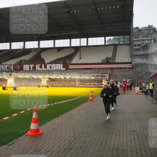 07.12.2025 - St. Pauli X-Mass-Run No. 15 Fabian Wolf http://msf.ph/oto/9394780 07.12.2025 10:26:59 Ziel 159, 1468, 1472, 3720, 3771, 3787, 3828, 4185, 4384, 4705 meine-sportfotos.de
