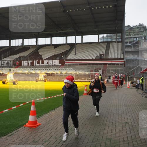 07.12.2025 - St. Pauli X-Mass-Run No. 15 Fabian Wolf http://msf.ph/oto/9394785 07.12.2025 10:27:00 Ziel 159, 1468, 1472, 3720, 3771, 3787, 3828, 4185, 4334, 4353, 4384 meine-sportfotos.de