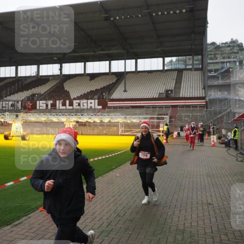 07.12.2025 - St. Pauli X-Mass-Run No. 15 Fabian Wolf http://msf.ph/oto/9394787 07.12.2025 10:27:00 Ziel 159, 1468, 1472, 3720, 3771, 3787, 3828, 4185, 4334, 4353, 4384 meine-sportfotos.de