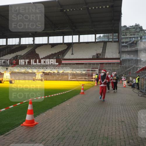 07.12.2025 - St. Pauli X-Mass-Run No. 15 Fabian Wolf http://msf.ph/oto/9394797 07.12.2025 10:27:03 Ziel 159, 1468, 1472, 3720, 4334, 4353, 4384 meine-sportfotos.de
