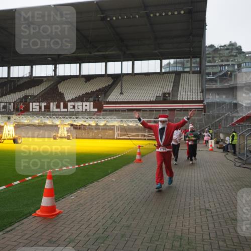 07.12.2025 - St. Pauli X-Mass-Run No. 15 Fabian Wolf http://msf.ph/oto/9394801 07.12.2025 10:27:04 Ziel 159, 1468, 1472, 3720, 4334, 4353, 4384 meine-sportfotos.de