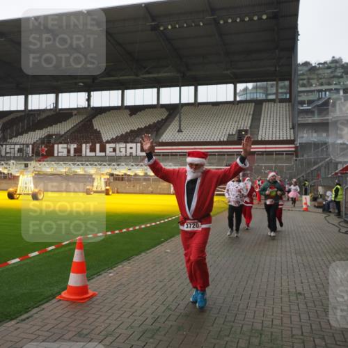 07.12.2025 - St. Pauli X-Mass-Run No. 15 Fabian Wolf http://msf.ph/oto/9394806 07.12.2025 10:27:05 Ziel 159, 1468, 1472, 1618, 3720, 4334, 4353, 4384, 4391, 4410 meine-sportfotos.de