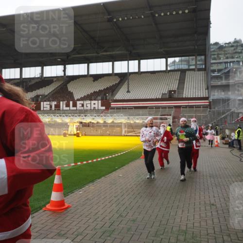 07.12.2025 - St. Pauli X-Mass-Run No. 15 Fabian Wolf http://msf.ph/oto/9394812 07.12.2025 10:27:06 Ziel 159, 1468, 1472, 1618, 3720, 4334, 4353, 4391, 4409, 4410 meine-sportfotos.de