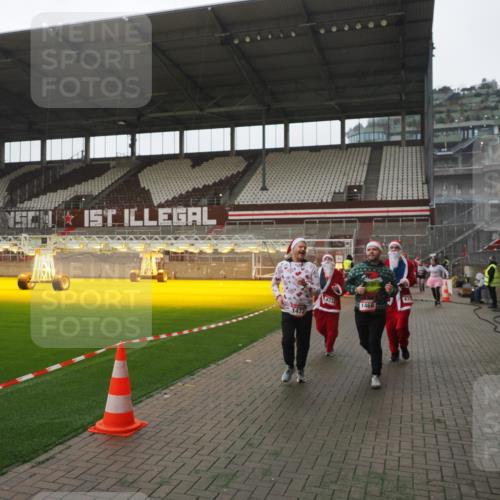 07.12.2025 - St. Pauli X-Mass-Run No. 15 Fabian Wolf http://msf.ph/oto/9394814 07.12.2025 10:27:07 Ziel 159, 1468, 1472, 1618, 3720, 4225, 4334, 4353, 4391, 4409, 4410 meine-sportfotos.de