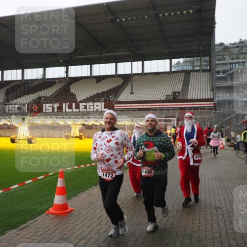 07.12.2025 - St. Pauli X-Mass-Run No. 15 Fabian Wolf http://msf.ph/oto/9394820 07.12.2025 10:27:08 Ziel 159, 1468, 1472, 1618, 3720, 4225, 4334, 4353, 4391, 4409, 4410 meine-sportfotos.de