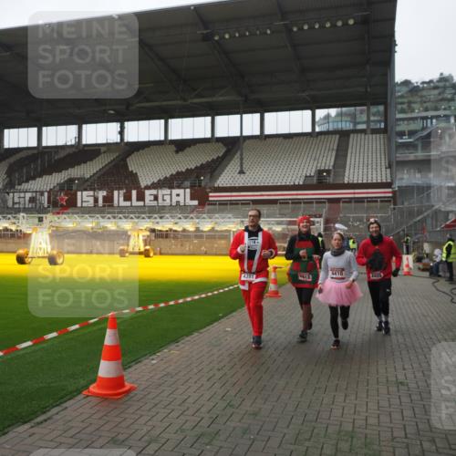 07.12.2025 - St. Pauli X-Mass-Run No. 15 Fabian Wolf http://msf.ph/oto/9394837 07.12.2025 10:27:12 Ziel 159, 1312, 1317, 1468, 1472, 1618, 3720, 4225, 4334, 4353, 4391, 4409, 4410 meine-sportfotos.de