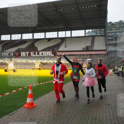 07.12.2025 - St. Pauli X-Mass-Run No. 15 Fabian Wolf http://msf.ph/oto/9394840 07.12.2025 10:27:12 Ziel 159, 1312, 1317, 1468, 1472, 1618, 3720, 4225, 4334, 4353, 4391, 4409, 4410 meine-sportfotos.de