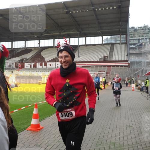 07.12.2025 - St. Pauli X-Mass-Run No. 15 Fabian Wolf http://msf.ph/oto/9394849 07.12.2025 10:27:14 Ziel 159, 1312, 1317, 1468, 1472, 1618, 3720, 4225, 4334, 4353, 4391, 4409, 4410 meine-sportfotos.de