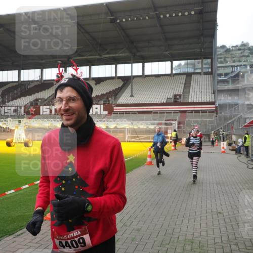 07.12.2025 - St. Pauli X-Mass-Run No. 15 Fabian Wolf http://msf.ph/oto/9394850 07.12.2025 10:27:15 Ziel 1312, 1317, 1468, 1472, 1618, 3571, 3720, 4225, 4334, 4353, 4391, 4409, 4410 meine-sportfotos.de