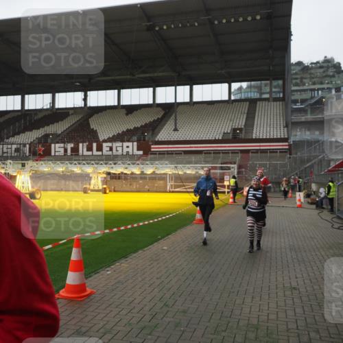 07.12.2025 - St. Pauli X-Mass-Run No. 15 Fabian Wolf http://msf.ph/oto/9394851 07.12.2025 10:27:15 Ziel 1312, 1317, 1468, 1472, 1618, 3571, 3720, 4225, 4334, 4353, 4391, 4409, 4410 meine-sportfotos.de
