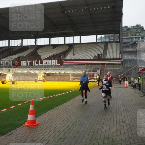 07.12.2025 - St. Pauli X-Mass-Run No. 15 Fabian Wolf http://msf.ph/oto/9394852 07.12.2025 10:27:15 Ziel 1312, 1317, 1468, 1472, 1618, 3571, 3720, 4225, 4334, 4353, 4391, 4409, 4410 meine-sportfotos.de