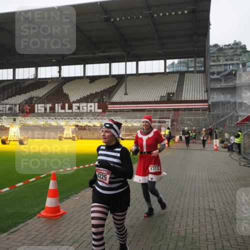 07.12.2025 - St. Pauli X-Mass-Run No. 15 Fabian Wolf http://msf.ph/oto/9394862 07.12.2025 10:27:17 Ziel 1312, 1317, 1468, 1472, 1618, 3571, 3720, 4225, 4334, 4353, 4391, 4409, 4410 meine-sportfotos.de